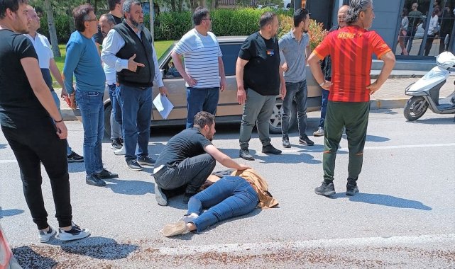 Denizli'nin Merkezefendi ilçesinde karşıdan karşıya geçmeye çalıştığı e...