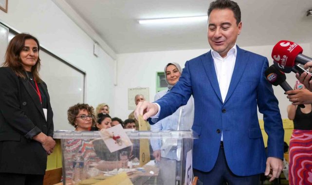 DEVA Partisi Genel Başkanı Ali Babacan ve eşi Ülkü Zeynep Babacan, Ankara