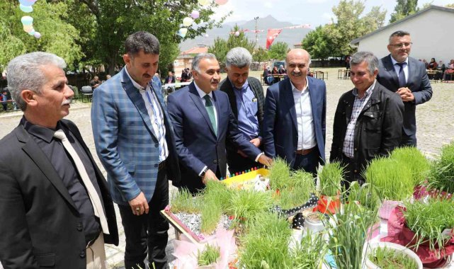 Develi Çayırözü İlkokul ve Ortaokulu öğrencileri, öğretmenlerinin desteği i...