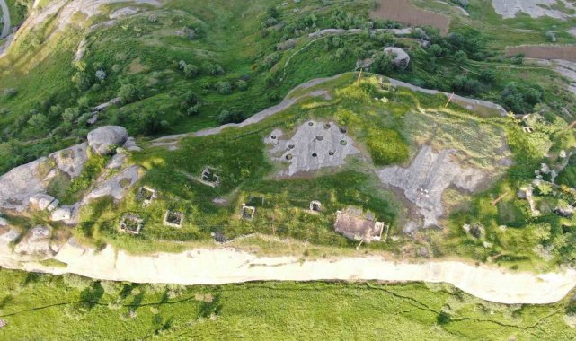 Diyarbakır'ın Kulp ilçesinde bulunan ve bölgede çalışma yapan tarihçile...