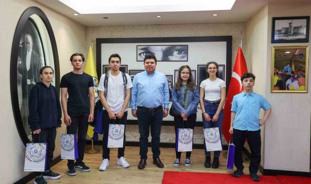 Eğitimde fırsat eşitliği sağlamak için Türkiye'nin en büyük ücretsiz di...