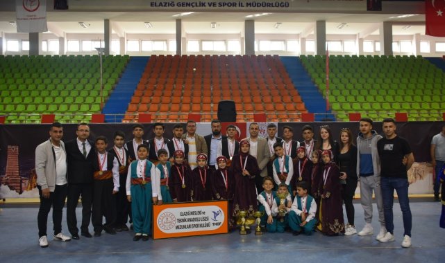 Elazığ'da düzenlenen Kulüplerarası Halk Oyunları İl Şampiyonası müsabak...