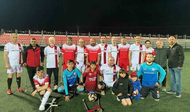 Engelliler Haftası dolayısıyla düzenlenen farkındalık maçında hekimlerle, S...