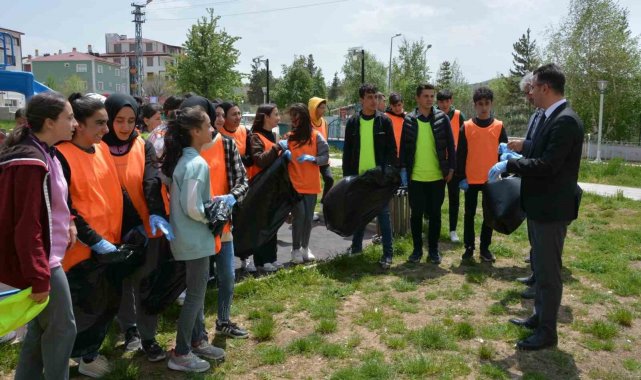 Erzincan'ın Refahiye ilçesinde lise öğrencileri farkındalık oluşturma a...
