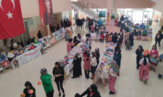 Erzurum'un Aşkale ilçesinde depremzedeler için hayır çarşısı düzenlendi...