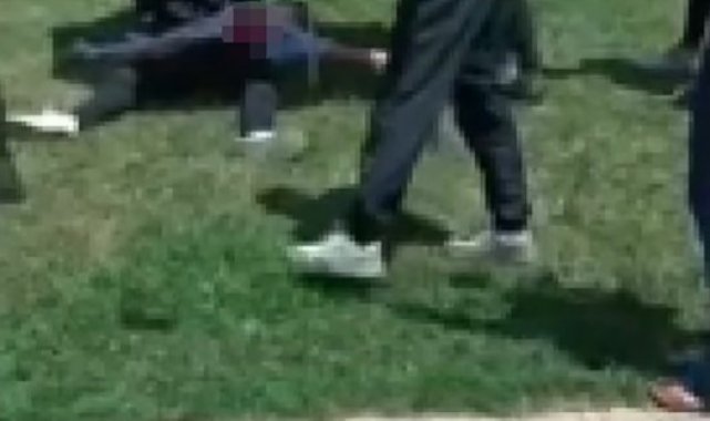 Gaziantep'te parkta gençler arasında yaşanan bıçaklı kavgada kalbinden ...