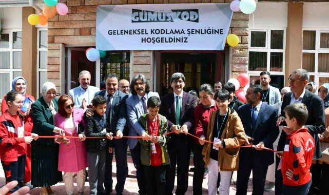 Gümüşhane'de yıl boyunca danışman öğretmen ve öğrencilerin emek harcadı...