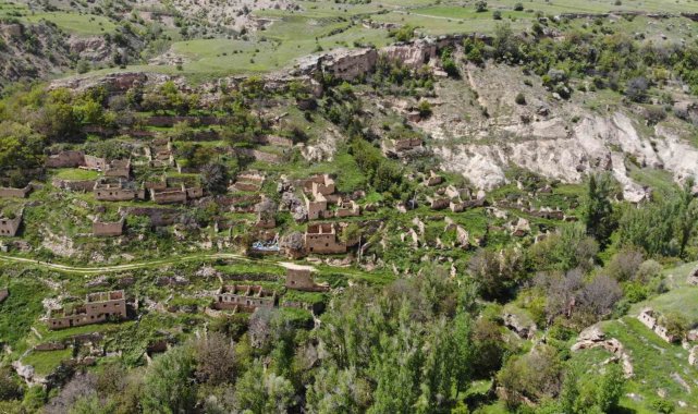 Gümüşhane'nin merkeze bağlı Tekke köyünün ilk yerleşim yerlerinden olan...