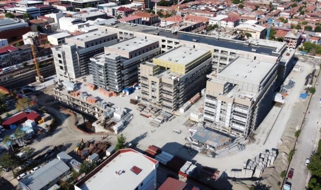 Güven endeksi, hizmet sektöründe düşerken perakende ticaret ve inşaat sektö...