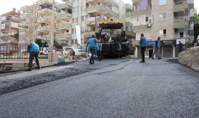 Haliliye Belediye Başkanı Mehmet Canpolat, merkez mahallelerde devam eden a...