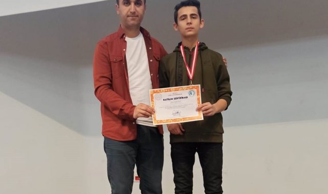 Hisarcık ilçesi Karbasan Köyü Ortaokulu öğrencisi Ömer Önlü, Kütahya İl Mil...