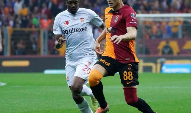 İzmir temsilcisi Altay, Süper Lig'de Galatasaray'ın şampiyon olması...