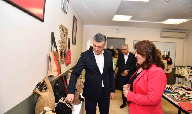 Kadınların ürettiği el emeği ürünler, Esenyurt Belediyesi'nin kurduğu s...