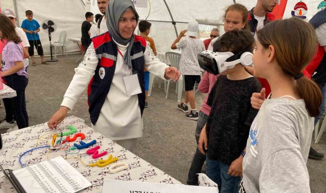 Kahramanmaraş merkezli depremlerden etkilenen Osmaniye'de konteyner ken...
