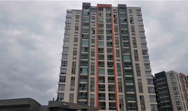 Karabük'te 2 yaşındaki bebek 12'inci kattaki evinin penceresinden d...