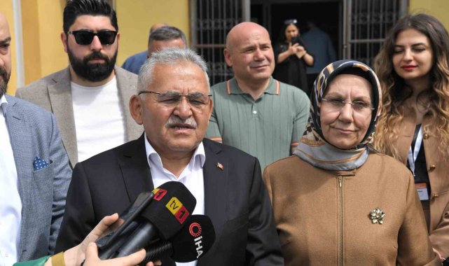 Kayseri Büyükşehir Belediye Başkanı Dr. Memduh Büyükkılıç, eşi Dr. Necmiye ...