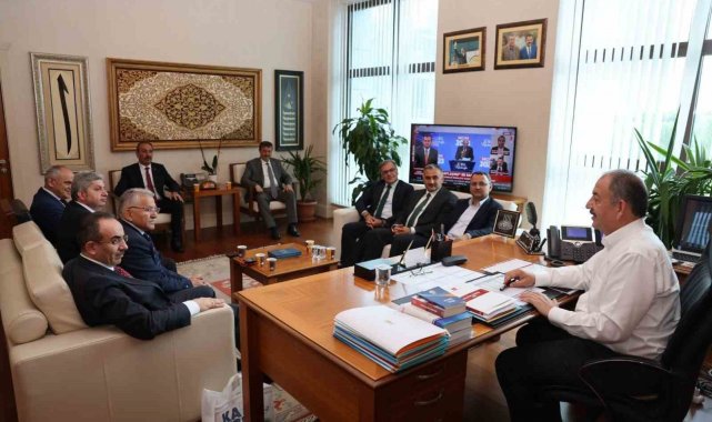 Kayseri Büyükşehir Belediye Başkanı Dr. Memduh Büyükkılıç, ilçe belediye ba...