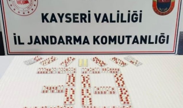 Kayseri'de jandarma ekipleri tarafından yapılan operasyonda; 300 adet sentetik hap ele