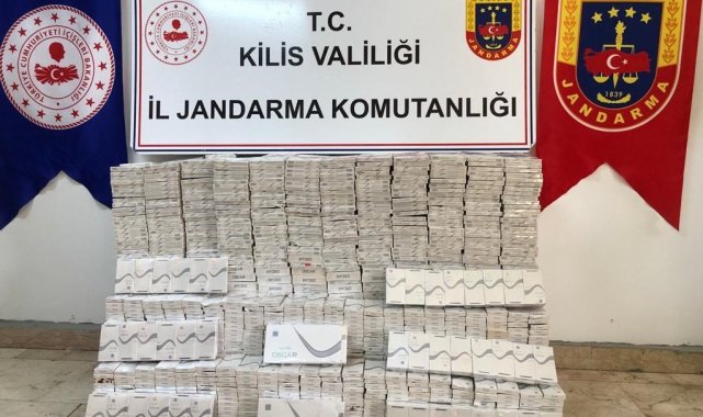 Kilis'te Jandarma ekiplerince şüpheli bir araca yönelik operasyonda 4 b...