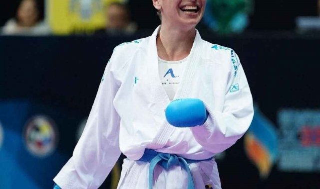 Kocaeli Büyükşehir Belediye Kağıtspor'un milli yıldızı Gülsen Demirtürk...