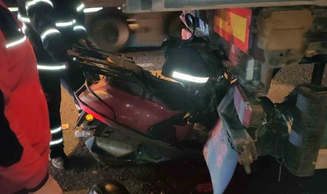 Kocaeli'nin Gebze ilçesinde tır ile otobüsün kaza yapması neticesinde