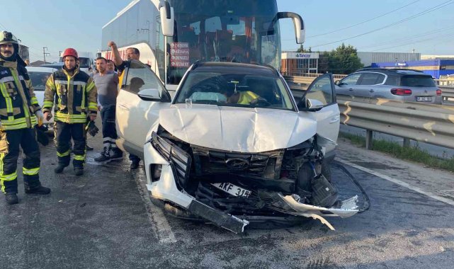 Kocaeli'nin İzmit ilçesinde aralarında yolcu otobüsünün de bulunduğu 8 ...