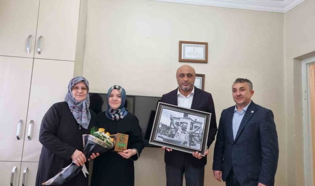 Kütahya İHH İnsani Yardım Derneği Başkanı Mustafa Yenipazar, yönetim kurulu