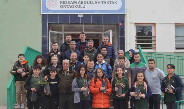 Kütahya'nın Tavşanlı ilçesi Ressam Abdullah Taktak Ortaokulu öğrenciler...