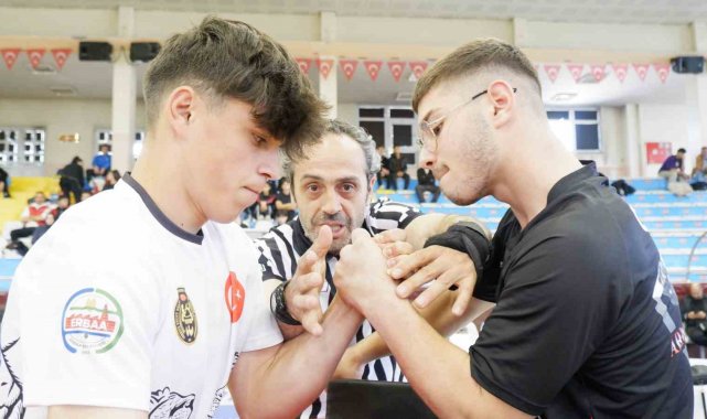 Liseler Arası Gençler Bilek Güreşi Şampiyonası Erzurum'da başladı. Müsa...