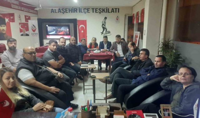 Manisa'nın Alaşehir ilçesinde Zafer Partisi Alaşehir İlçe Başkanı Süley...