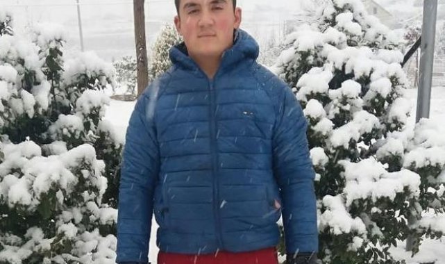 Manisa'nın Kula ilçesinde spor kompleksinde bulunan yarı olimpik yüzme ...