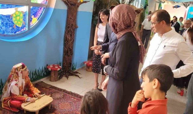 Mersin'de ilkokul öğrencileri geri dönüşüm malzemeleri kullanarak, yaşa...