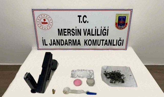 Mersin'de uyuşturucu satıcılarına yönelik gerçekleştirilen operasyonda ...