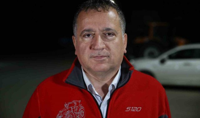 Sakarya'nın Arifiye ilçesinde bulunan Başak Traktör'ün sahasında ye...