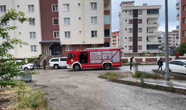Samsun'da evini yakacağını söyleyen bir kişi polisi ve itfaiyeyi hareke...