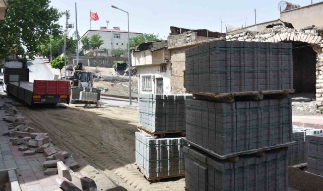 Siirt Belediyesi Fen İşleri Müdürlüğü, kent içi ulaşımı rahatlatmak ve güve...