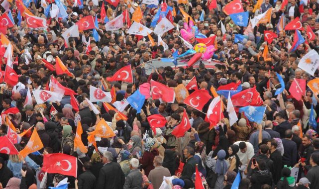 Türkiye'nin yerli ve milli otomobili Togg'un Anadolu kırmızısı SUV ...