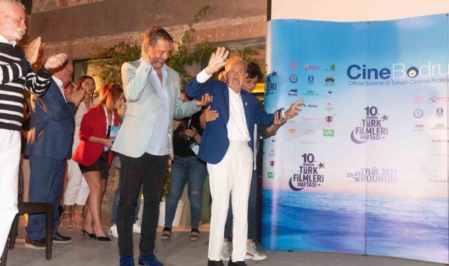 Ünlü caz sanatçısı İlham Gencer 98 yaşında Bodrum'da hayatını kaybetti....