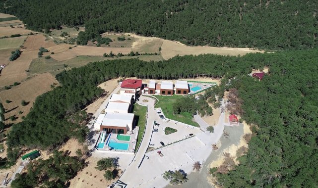 UŞAK (İHA) – Uşak'ın Banaz ilçesi Hamamboğazı mevkiinde 2 bin 400 dekar...