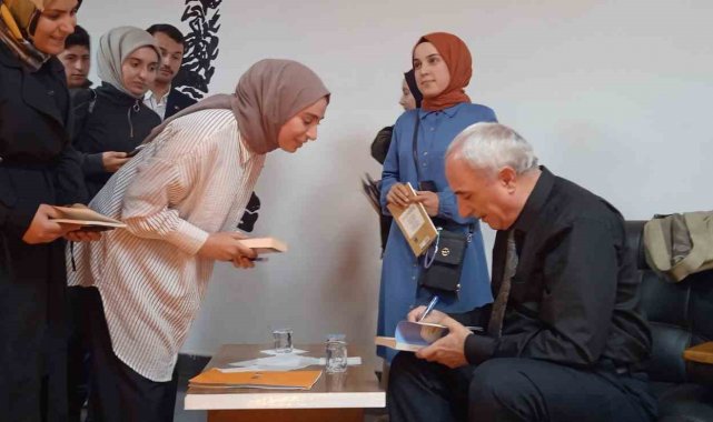 VAN (İHA) – Van'ın Özalp Belediyesi tarafından düzenlenen bahar şenlikl...