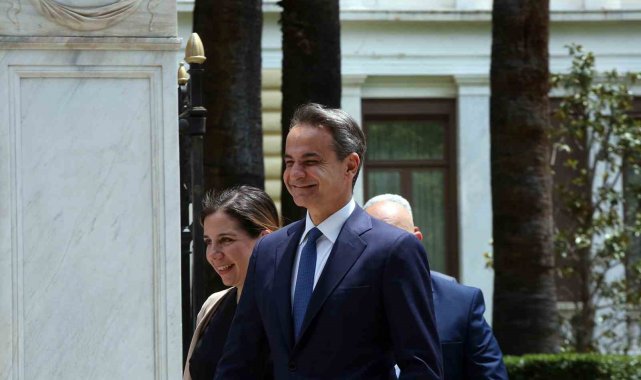 Yunanistan'da dün düzenlenen genel seçimin galibi Yeni Demokrasi (ND) P...