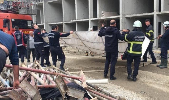 Zonguldak'ta maaşını alamadığını iddia eden işçi vince çıkarak eylem ya...