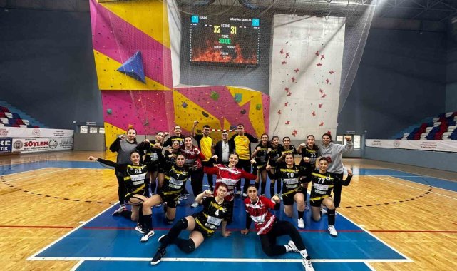 Zonguldak'ta oynanan Kadınlar Hentbol Süper Lige yükselme Play-Off maçl...