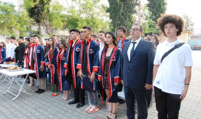 1973 yılında Adana Ticaret Borsası tarafından yaptırılarak Milli Eğitim Bak...