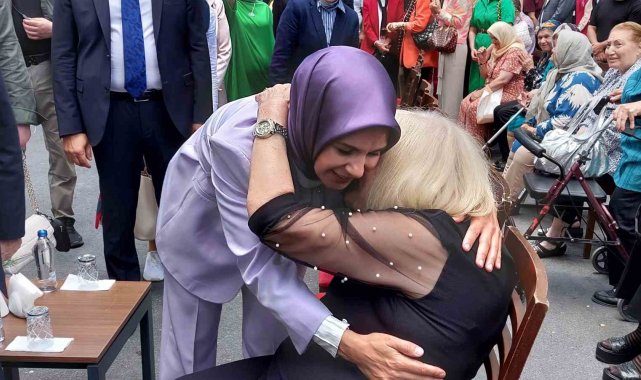 Aile ve Sosyal Politikalar Bakanı Mahinur Özdemir Göktaş, Darülaceze sakinl...