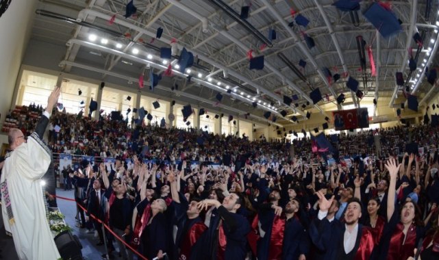 Anadolu Üniversitesi 2022-2023 Akademik Yılı Mezunlarını uğurlamaya devam e...