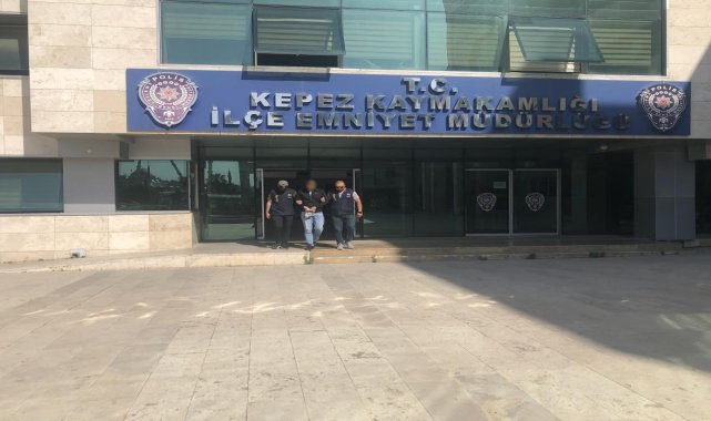 Antalya'da Kepez İlçe Emniyet Müdürlüğü ekipleri tarafından aranan şahı...