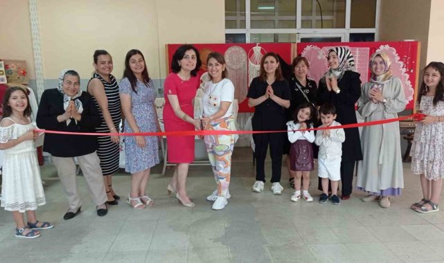 Aydın'ın Efeler ilçesi Avukat Cevat Aldemir Ortaokulu'nda açılan el...