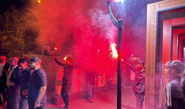 Bakanlık, Başbakan Yardımcılığı, AK Parti Genel Başkan Yardımcılığı gibi bi...