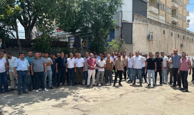 Batman'ın Kozluk ilçesinde belediye çalışanları, maaşlarının ödenmediği...